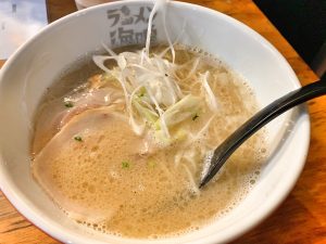 博多の夜のグルメ。「海鮮 博多あまの」からの「 ラーメン 海鳴」